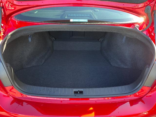 スカイライン ４００Ｒ　黒レザーシート　ＢＯＳＥサウンド　全方位運転支援システム　純正メーカーオプションナビ　エマージェンシーブレーキ　追従式クルコン　全席パワーシート　シートヒーター　全周囲カメラ　前後ドラレコ　ＥＴＣ（42枚目）