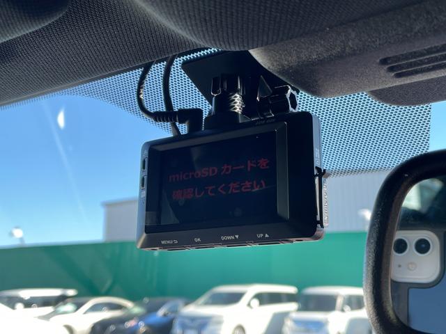 スカイライン ４００Ｒ　黒レザーシート　ＢＯＳＥサウンド　全方位運転支援システム　純正メーカーオプションナビ　エマージェンシーブレーキ　追従式クルコン　全席パワーシート　シートヒーター　全周囲カメラ　前後ドラレコ　ＥＴＣ（60枚目）