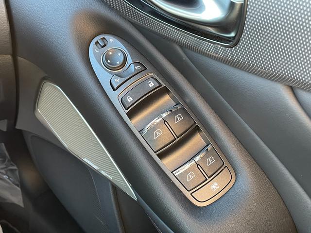 スカイライン ４００Ｒ　黒レザーシート　ＢＯＳＥサウンド　全方位運転支援システム　純正メーカーオプションナビ　エマージェンシーブレーキ　追従式クルコン　全席パワーシート　シートヒーター　全周囲カメラ　前後ドラレコ　ＥＴＣ（61枚目）