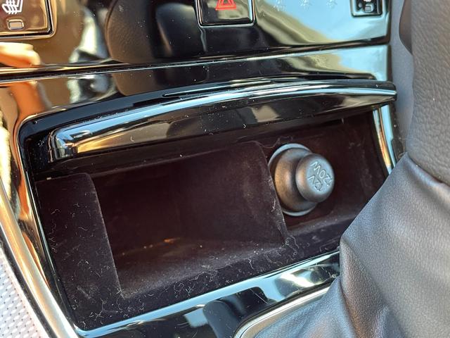 スカイライン ４００Ｒ　黒レザーシート　ＢＯＳＥサウンド　全方位運転支援システム　純正メーカーオプションナビ　エマージェンシーブレーキ　追従式クルコン　全席パワーシート　シートヒーター　全周囲カメラ　前後ドラレコ　ＥＴＣ（68枚目）