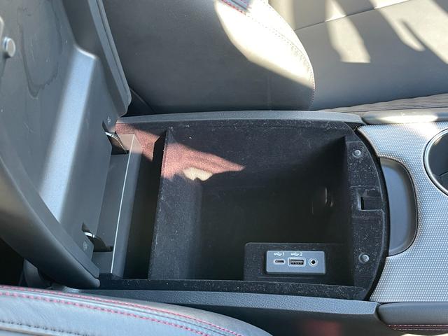 スカイライン ４００Ｒ　黒レザーシート　ＢＯＳＥサウンド　全方位運転支援システム　純正メーカーオプションナビ　エマージェンシーブレーキ　追従式クルコン　全席パワーシート　シートヒーター　全周囲カメラ　前後ドラレコ　ＥＴＣ（70枚目）