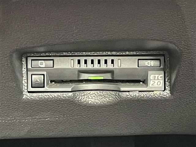 プリウス S TRDエアロ 純正9インチSDナビ バックカメラ トヨタセーフティーセンス レーダークルーズコントロール RAYS18インチアルミ 社外デジタルインナーミラー スマートキー コーナーセンサー ETC(3枚目)