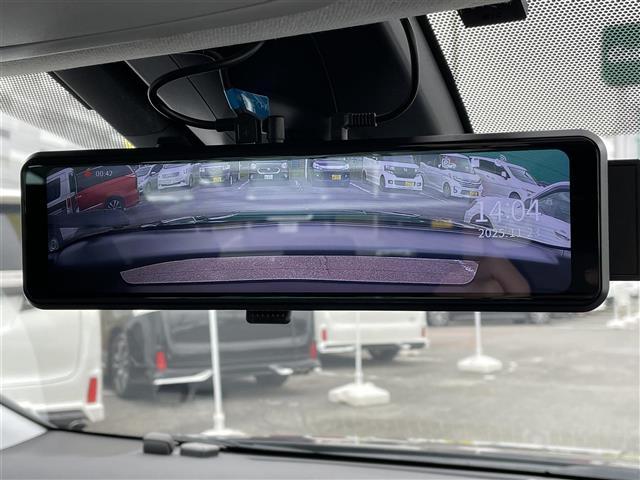 プリウス S TRDエアロ 純正9インチSDナビ バックカメラ トヨタセーフティーセンス レーダークルーズコントロール RAYS18インチアルミ 社外デジタルインナーミラー スマートキー コーナーセンサー ETC(4枚目)