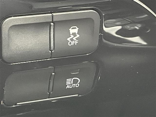 プリウス S TRDエアロ 純正9インチSDナビ バックカメラ トヨタセーフティーセンス レーダークルーズコントロール RAYS18インチアルミ 社外デジタルインナーミラー スマートキー コーナーセンサー ETC(6枚目)