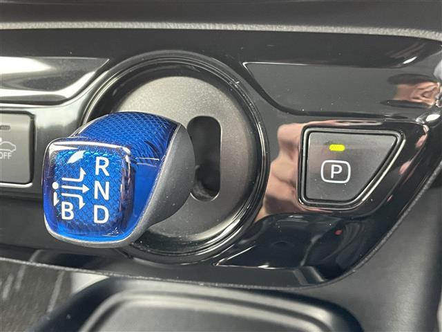 プリウス S TRDエアロ 純正9インチSDナビ バックカメラ トヨタセーフティーセンス レーダークルーズコントロール RAYS18インチアルミ 社外デジタルインナーミラー スマートキー コーナーセンサー ETC(8枚目)