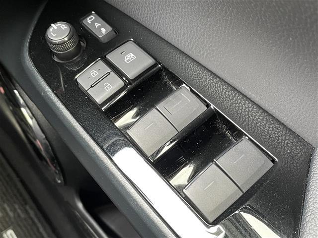 プリウス S TRDエアロ 純正9インチSDナビ バックカメラ トヨタセーフティーセンス レーダークルーズコントロール RAYS18インチアルミ 社外デジタルインナーミラー スマートキー コーナーセンサー ETC(11枚目)