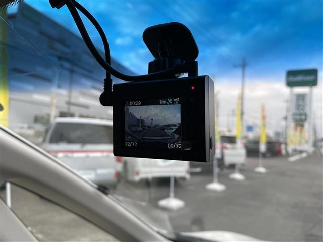 セレナ ハイウェイスターＶエアロモード＋セフティＳＨＶＡセフ　ＩＭＰＵＬ仕様　ＩＭＰＵＬエアロ　ＩＭＰＵＬマフラー　ＩＭＰＵＬ１８インチアルミ　エマージェンシーブレーキ　アラウンドビューカメラ　フリップダウンモニター　両後パワスラ　クルコン　インテリジェントキー（3枚目）