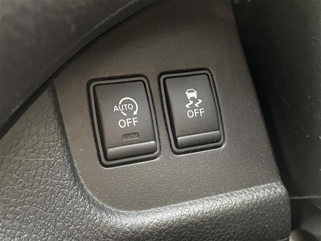 セレナ ハイウェイスターＶエアロモード＋セフティＳＨＶＡセフ　ＩＭＰＵＬ仕様　ＩＭＰＵＬエアロ　ＩＭＰＵＬマフラー　ＩＭＰＵＬ１８インチアルミ　エマージェンシーブレーキ　アラウンドビューカメラ　フリップダウンモニター　両後パワスラ　クルコン　インテリジェントキー（5枚目）