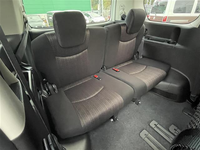 セレナ ハイウェイスターＶエアロモード＋セフティＳＨＶＡセフ　ＩＭＰＵＬ仕様　ＩＭＰＵＬエアロ　ＩＭＰＵＬマフラー　ＩＭＰＵＬ１８インチアルミ　エマージェンシーブレーキ　アラウンドビューカメラ　フリップダウンモニター　両後パワスラ　クルコン　インテリジェントキー（21枚目）