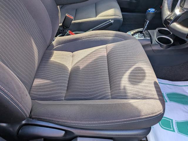 アクア G セーフティセンスC 10系後期型 車庫保管 禁煙車 スマートキー 純正7型ナビ Bluetooth接続 Bカメラ ドラレコ ETC 2オーナー スペアキー スタッドレスタイヤ付き スペアタイヤ(29枚目)