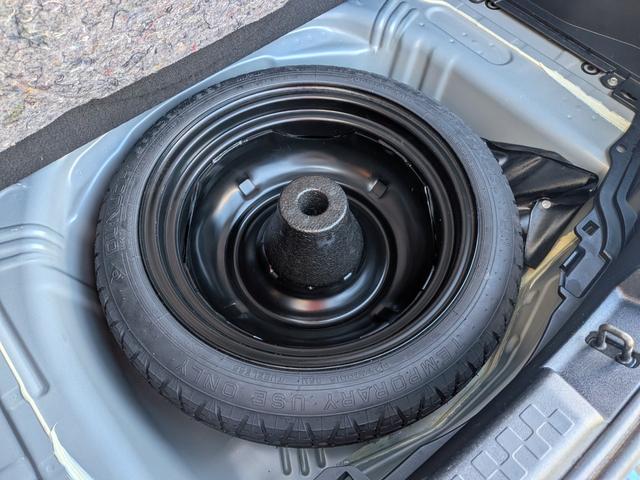 アクア G セーフティセンスC 10系後期型 車庫保管 禁煙車 スマートキー 純正7型ナビ Bluetooth接続 Bカメラ ドラレコ ETC 2オーナー スペアキー スタッドレスタイヤ付き スペアタイヤ(52枚目)