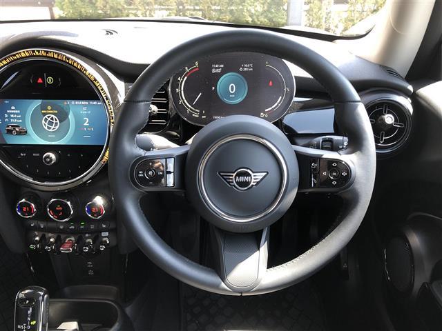 ＭＩＮＩ クーパーＤ　１オナ／純正ディスプレイオーディオ／ＵＳＢ／ＢＴ／ＡｐｐｌｅＣａｒＰｌａｙ／バックカメラ／純正前後ドライブレコーダー／ミラー一体型ＥＴＣ／ＭＩＮＩドライビングモード／アダプティブクルーズコントロール（14枚目）