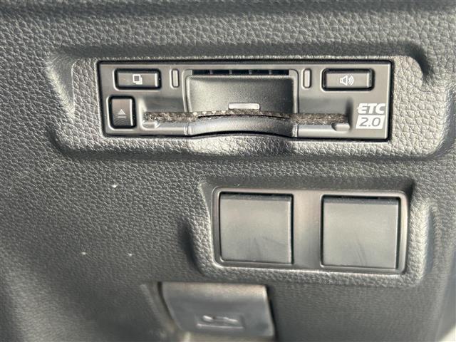 カローラクロス ハイブリッド S ワンオーナー/純正ナビ(フルセグTV/Bluetooth/FM/AM/USB)/純正フロアマット/ETC/ブラインドスポットモニター/追従ありクルーズコントロール/積み込み社外冬タイヤセット(3枚目)