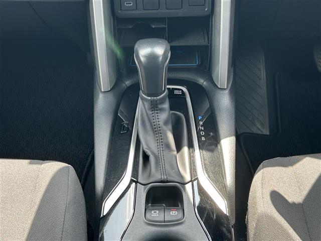 カローラクロス ハイブリッド S ワンオーナー/純正ナビ(フルセグTV/Bluetooth/FM/AM/USB)/純正フロアマット/ETC/ブラインドスポットモニター/追従ありクルーズコントロール/積み込み社外冬タイヤセット(11枚目)