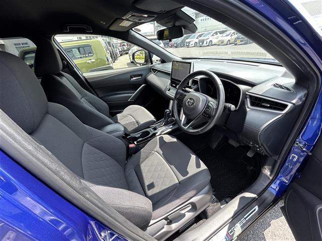 カローラクロス ハイブリッド S ワンオーナー/純正ナビ(フルセグTV/Bluetooth/FM/AM/USB)/純正フロアマット/ETC/ブラインドスポットモニター/追従ありクルーズコントロール/積み込み社外冬タイヤセット(22枚目)