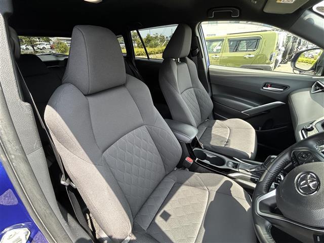 カローラクロス ハイブリッド S ワンオーナー/純正ナビ(フルセグTV/Bluetooth/FM/AM/USB)/純正フロアマット/ETC/ブラインドスポットモニター/追従ありクルーズコントロール/積み込み社外冬タイヤセット(23枚目)