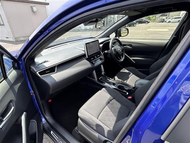 カローラクロス ハイブリッド S ワンオーナー/純正ナビ(フルセグTV/Bluetooth/FM/AM/USB)/純正フロアマット/ETC/ブラインドスポットモニター/追従ありクルーズコントロール/積み込み社外冬タイヤセット(28枚目)