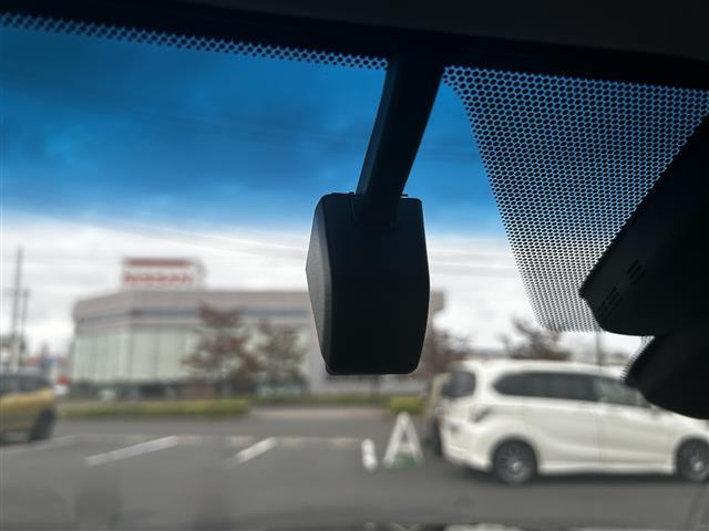 カムリ Ｇレザーパッケージ　禁煙車／純正ナビ（ＣＤ／ＤＶＤ／ＢＤ／ＵＳＢ）／レザーシート／前席パワーシート／前席ヒートヒーター／ブラインドスポットモニター／ヘッドアップディスプレイ／プリクラッシュセーフティ／レーダークルコン（13枚目）