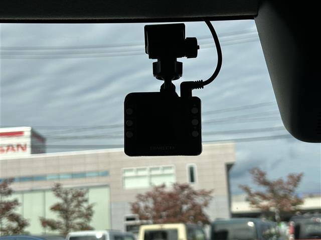 ムーヴキャンバス Ｇメイクアップ　ＳＡＩＩＩ　禁煙車／純正ナビ（フルセグＴＶ／ＦＭ／ＡＭ／ＣＤ／ＤＶＤ／ＳＤ）／バックカメラ／ＢＴ／前後ドラレコ／衝突軽減／純正フロアマット／両側パワースライドドア／横滑り防止機能／アイドリングストップ（3枚目）