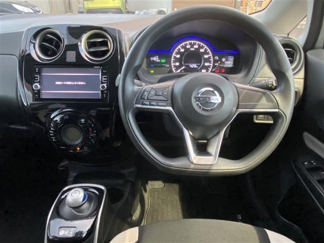 ノート ｅ－パワー　Ｘ　純正ナビゲーション／アラウンドビューモニター／ＥＴＣ／ドライブレコーダー／衝突被害軽減ブレーキ／レーンキープアシスト／アイドリングストップ／ＬＥＤオートライト／純正フロアマット／純正ドアバイザー（2枚目）