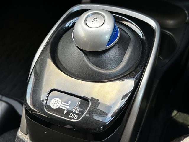 ノート ｅ－パワー　Ｘ　純正ナビゲーション／アラウンドビューモニター／ＥＴＣ／ドライブレコーダー／衝突被害軽減ブレーキ／レーンキープアシスト／アイドリングストップ／ＬＥＤオートライト／純正フロアマット／純正ドアバイザー（8枚目）