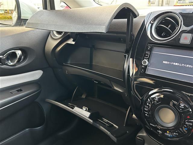 ノート ｅ－パワー　Ｘ　純正ナビゲーション／アラウンドビューモニター／ＥＴＣ／ドライブレコーダー／衝突被害軽減ブレーキ／レーンキープアシスト／アイドリングストップ／ＬＥＤオートライト／純正フロアマット／純正ドアバイザー（10枚目）