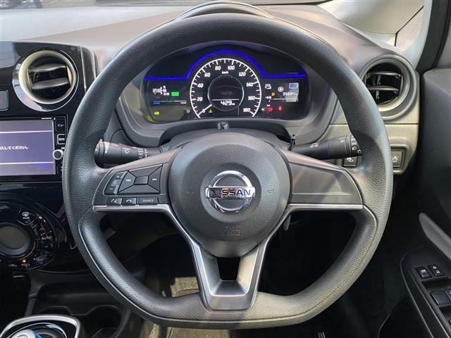 ノート ｅ－パワー　Ｘ　純正ナビゲーション／アラウンドビューモニター／ＥＴＣ／ドライブレコーダー／衝突被害軽減ブレーキ／レーンキープアシスト／アイドリングストップ／ＬＥＤオートライト／純正フロアマット／純正ドアバイザー（12枚目）