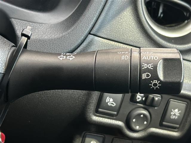 ノート ｅ－パワー　Ｘ　純正ナビゲーション／アラウンドビューモニター／ＥＴＣ／ドライブレコーダー／衝突被害軽減ブレーキ／レーンキープアシスト／アイドリングストップ／ＬＥＤオートライト／純正フロアマット／純正ドアバイザー（14枚目）