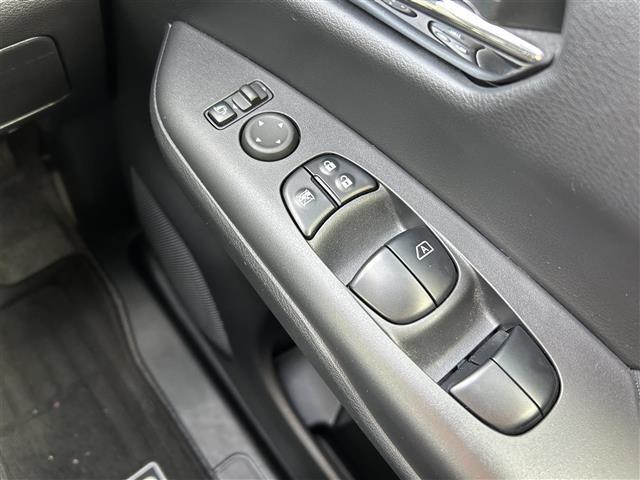 セレナ ハイウェイスターＶ　純正ナビゲーション／アラウンドビューモニター／ドライブレコーダー／ビルトインＥＴＣ／プロパイロット／インテリジェントエマージェンシーブレーキ／インテリジェントＦＣＷ／インテリジェントＢＳＩ（18枚目）