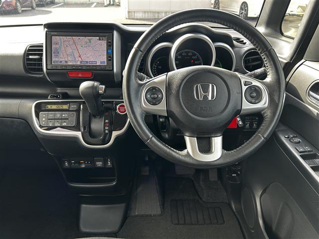 Ｎ－ＢＯＸ Ｇ　ターボＳＳパッケージ　純正ナビゲーション／バックカメラ／ビルトインＥＴＣ／両側電動スライドドア／前席シートヒーター／クルーズコントロール／パドルシフト／シートバックテーブル／リアドアシェード／スタドッレスセット車載（2枚目）