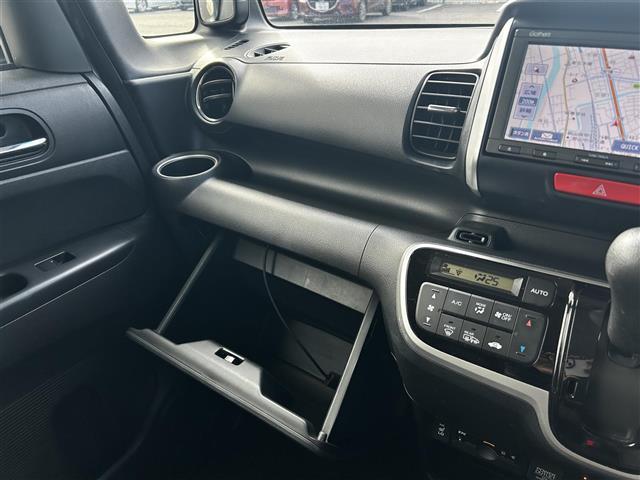 Ｎ－ＢＯＸ Ｇ　ターボＳＳパッケージ　純正ナビゲーション／バックカメラ／ビルトインＥＴＣ／両側電動スライドドア／前席シートヒーター／クルーズコントロール／パドルシフト／シートバックテーブル／リアドアシェード／スタドッレスセット車載（9枚目）