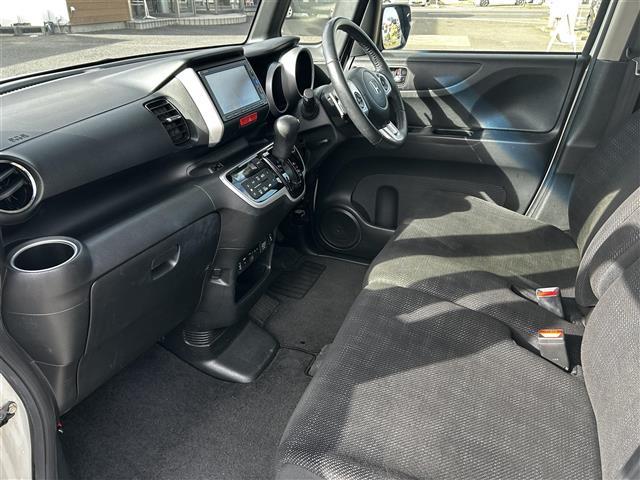 Ｎ－ＢＯＸ Ｇ　ターボＳＳパッケージ　純正ナビゲーション／バックカメラ／ビルトインＥＴＣ／両側電動スライドドア／前席シートヒーター／クルーズコントロール／パドルシフト／シートバックテーブル／リアドアシェード／スタドッレスセット車載（21枚目）