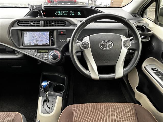 アクア G 純正ナビゲーション/バックカメラ/ETC・前席シートヒーター/ステアリングリモコン/LEDオートライト/アイドリングストップ/純正フロアマット/ドアバイザー(2枚目)