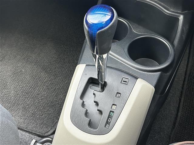 アクア G 純正ナビゲーション/バックカメラ/ETC・前席シートヒーター/ステアリングリモコン/LEDオートライト/アイドリングストップ/純正フロアマット/ドアバイザー(7枚目)