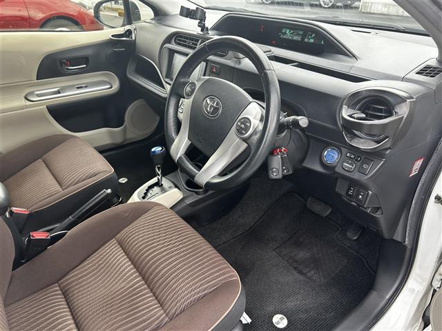 アクア G 純正ナビゲーション/バックカメラ/ETC・前席シートヒーター/ステアリングリモコン/LEDオートライト/アイドリングストップ/純正フロアマット/ドアバイザー(20枚目)