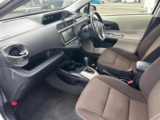 アクア G 純正ナビゲーション/バックカメラ/ETC・前席シートヒーター/ステアリングリモコン/LEDオートライト/アイドリングストップ/純正フロアマット/ドアバイザー(22枚目)