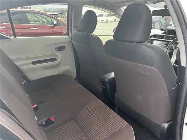 アクア G 純正ナビゲーション/バックカメラ/ETC・前席シートヒーター/ステアリングリモコン/LEDオートライト/アイドリングストップ/純正フロアマット/ドアバイザー(24枚目)