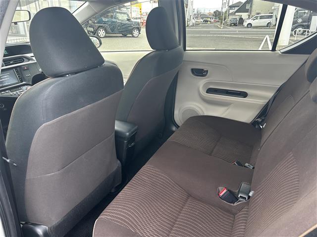 アクア G 純正ナビゲーション/バックカメラ/ETC・前席シートヒーター/ステアリングリモコン/LEDオートライト/アイドリングストップ/純正フロアマット/ドアバイザー(26枚目)