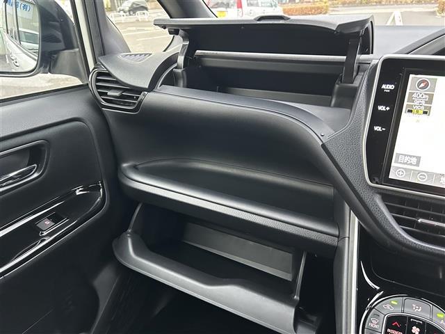 ヴォクシー ＺＳ　煌ＩＩ　純正ナビゲーション／バックカメラ／フリップダウンモニター／ビルトインＥＴＣ／前方ドライブレコーダー／両側電動スライドドア／プリクラッシュセーフティ／レーンディパーチャーアラート／先行車発進告知機能（20枚目）