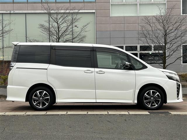 ヴォクシー ＺＳ　煌ＩＩ　純正ナビゲーション／バックカメラ／フリップダウンモニター／ビルトインＥＴＣ／前方ドライブレコーダー／両側電動スライドドア／プリクラッシュセーフティ／レーンディパーチャーアラート／先行車発進告知機能（33枚目）