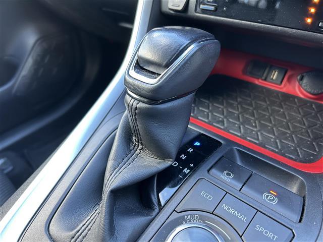 ＲＡＶ４ アドベンチャー　オフロードパッケージ　ワンオーナー衝突回避支援パッケージ　レーダークルーズコントロール　プリクラッシュセーフティ　オートマチックハイビーム　ＬＥＤヘッドライト　オートハイビーム　スマートキー　運転席パワーシート（17枚目）