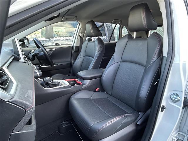 ＲＡＶ４ アドベンチャー　オフロードパッケージ　ワンオーナー衝突回避支援パッケージ　レーダークルーズコントロール　プリクラッシュセーフティ　オートマチックハイビーム　ＬＥＤヘッドライト　オートハイビーム　スマートキー　運転席パワーシート（24枚目）