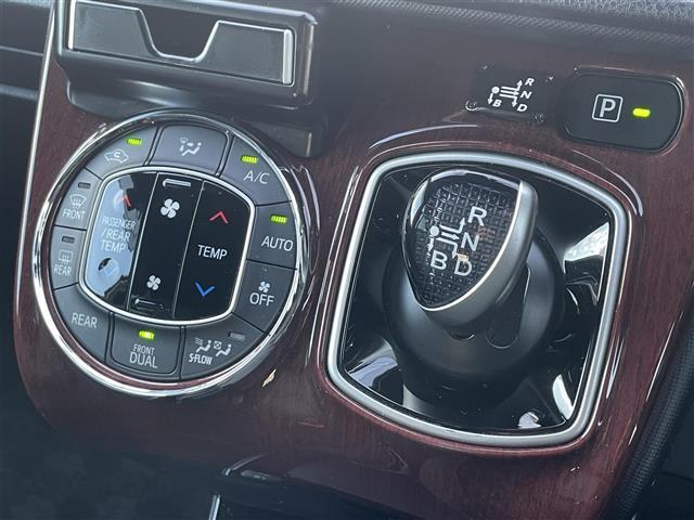 ノア ハイブリッドG 純正ナビゲーション/バックカメラ/フリップダウンモニター/前後ドライブレコーダー/ビルトインETC2.0/デジタルインナーミラー/TRDエアロ/両側電動スライドドア/社外足回り(純正品車載)(7枚目)