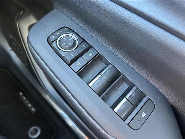 プリウス Z ワンオーナー 4WD プリクラッシュセーフティ レーダークルーズコントロール 純正マルチナビゲーション パノラミックヴューモニター デジタルインナーミラー 前後ドライブレコーダー スマートキー(24枚目)