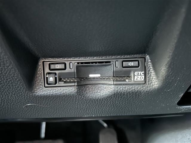 ヤリスクロス ハイブリッドZ 純正ディスプレイオーディオ/パノラミックビューモニター/ビルトインETC2.0/前席シートヒーター/ステアリングヒーター/プリクラッシュセーフティ/レーントレーシングアシスト/ロードサインアシスト(4枚目)