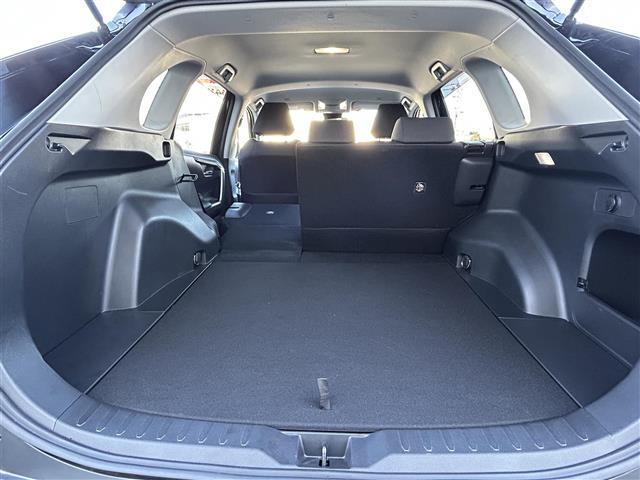 ＲＡＶ４ Ｘ　純正ディスプレイオーディオ／バックカメラ／ビルトインＥＴＣ２．０／プリクラッシュセーフティ／レーントレーシングアシスト／レーダークルーズコントロール／オートマチックハイビーム／ロードサインアシスト（30枚目）