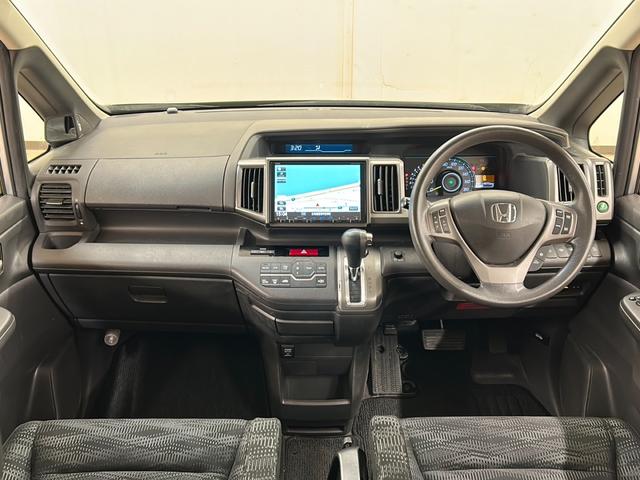 ステップワゴン G コンフォートセレクション 4WD ワンオーナー 純正SDナビ バックカメラ クルーズコントロール 両側パワースライドドア 寒冷地仕様 アイドリングストップ オートライト 社外ドライブレコーダー ステアリングスイッチ ETC(3枚目)