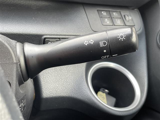 シエンタ G 純正SDナビ 両側パワースライドドア バックカメラ プリクラッシュセーフティ レーンディパーチャーアラート コーナーセンサー オートマチックハイビーム パーキングサポートブレーキ アイドリングストップ(25枚目)