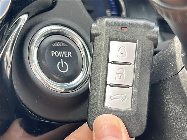 アウトランダーＰＨＥＶ Ｇ　禁煙車　スマートキー　プッシュスタート　ＥＴＣ　全方位カメラ　純正メモリナビ（ＤＴＶ／ＢＴ／ＤＶＤ／ラジオ）　パワーシート　シートヒーター　ステアリングヒーター　ブラインドスポットモニター　保証書（3枚目）