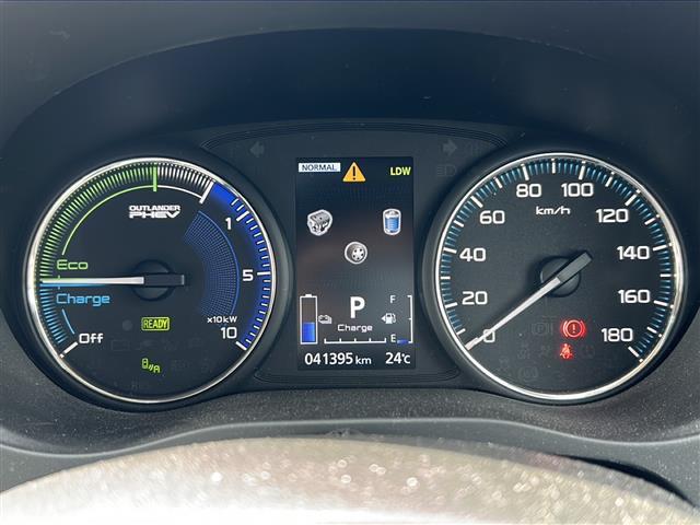 アウトランダーＰＨＥＶ Ｇ　禁煙車　スマートキー　プッシュスタート　ＥＴＣ　全方位カメラ　純正メモリナビ（ＤＴＶ／ＢＴ／ＤＶＤ／ラジオ）　パワーシート　シートヒーター　ステアリングヒーター　ブラインドスポットモニター　保証書（11枚目）